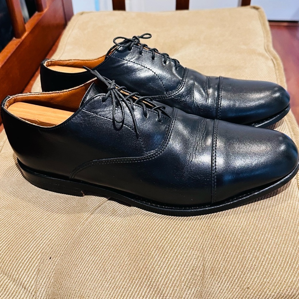 Classic Black Leather Men's Dress Shoes - Picture 4 of 15